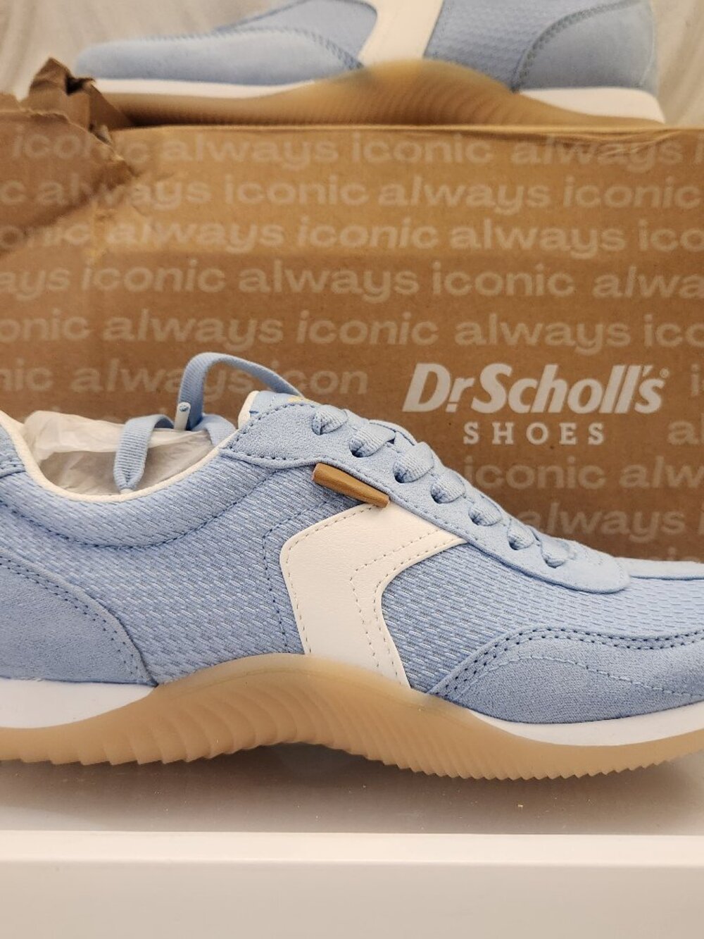 Dr. Scholl's Good Ol Days Lace-Up Sneakers. Sky Blue.  NIB. Size 6